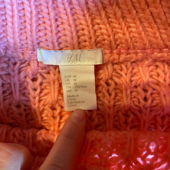 H&M Textured Pink Sweater - Picture 4 of 5